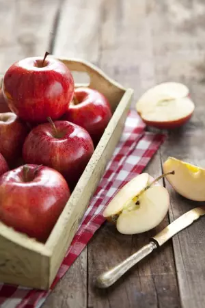 Определяем, какие яблоки полезнее для пожилых людей