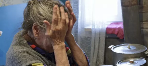 Женщину лишили пенсии из-за поездок на могилу к покойному мужу