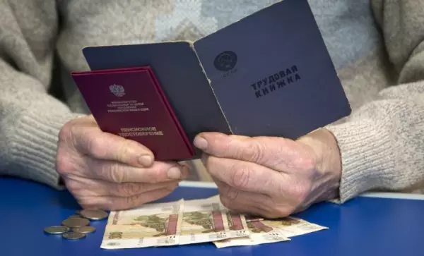 15 лет и 42 879 рублей: важные цифры и факты об учете стажа для пенсии